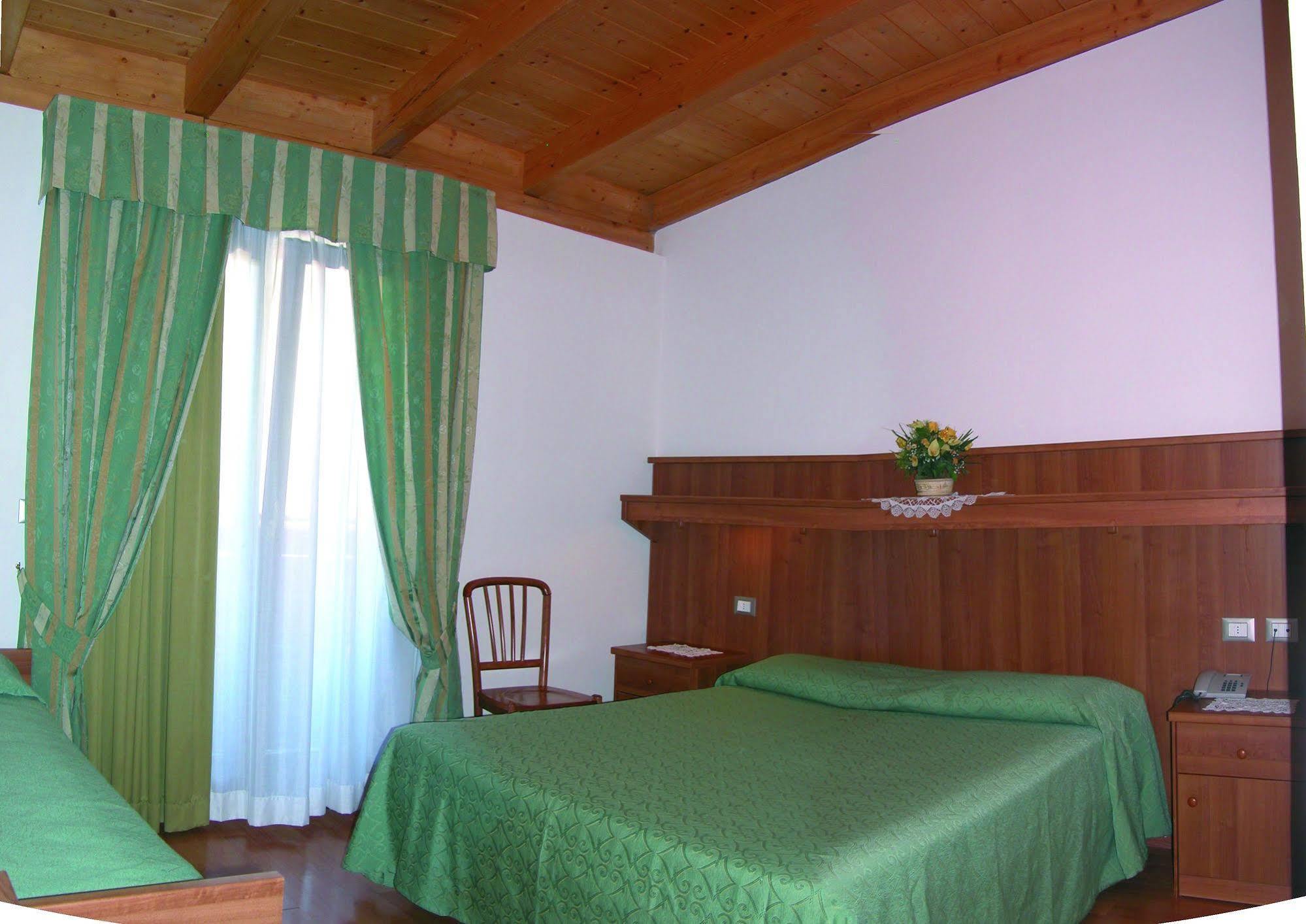 Hotel Al Sole Фузине-ин-Вальромана Экстерьер фото